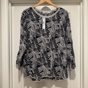 NWT Solitaire Navy Blue and White Leaf Print Tunic Blouse Size 1X
